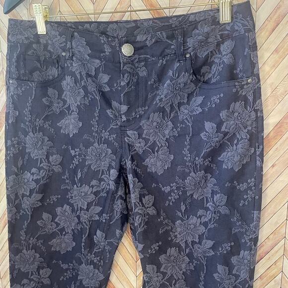 Style & Co Floral‎ Blue Textured Wash Tapered Jeans Women's Size 8 - Picture 2 of 7